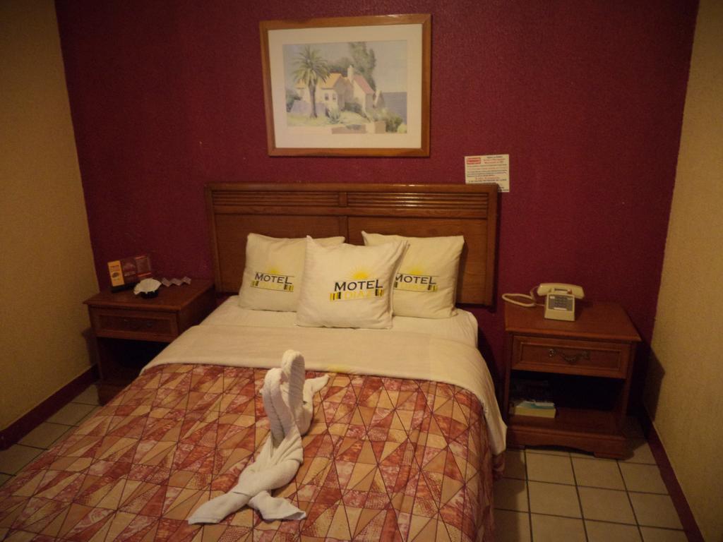 Hotel Diaz Tijuana Esterno foto