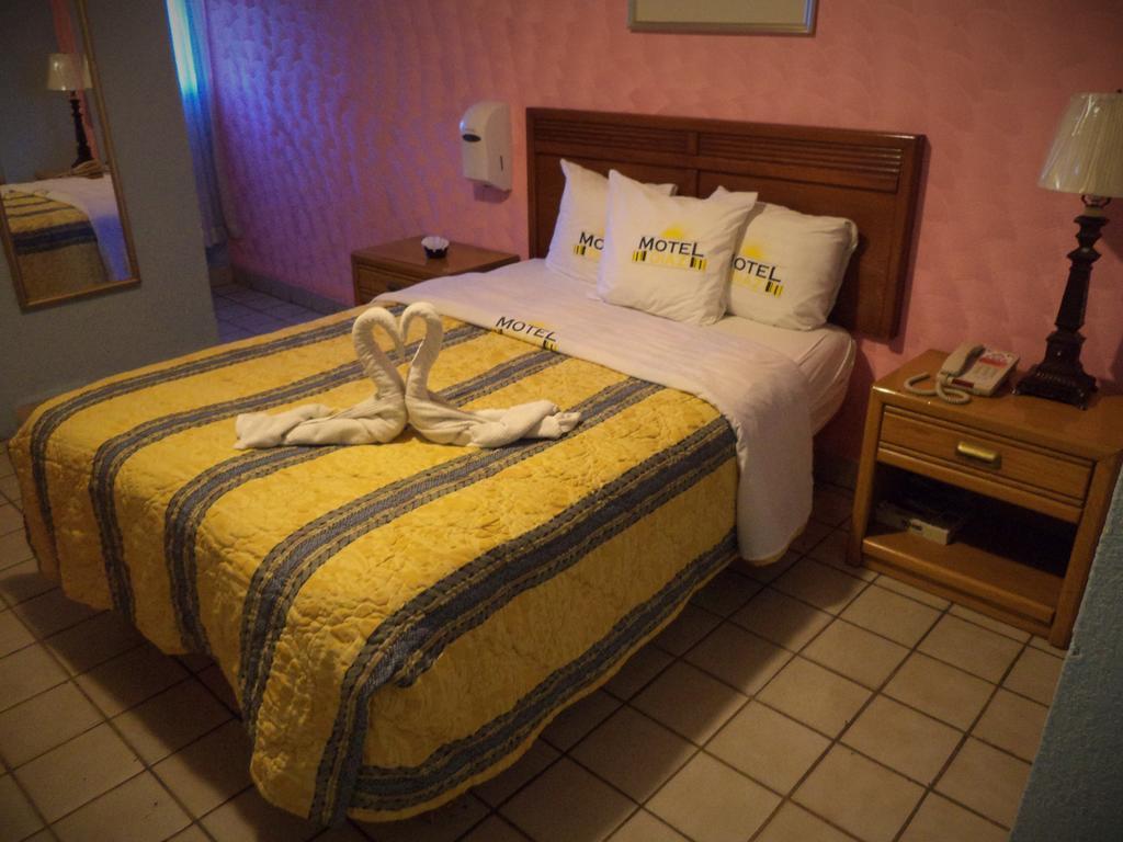 Hotel Diaz Tijuana Esterno foto