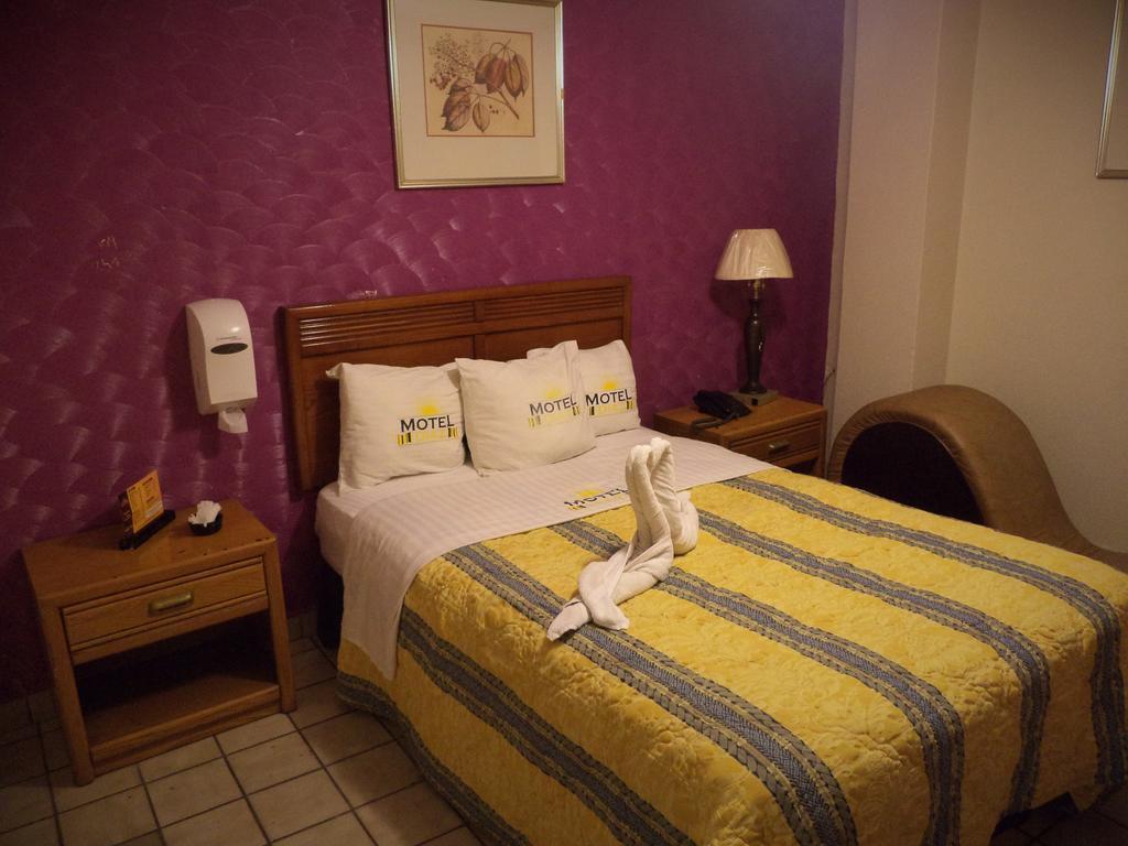 Hotel Diaz Tijuana Esterno foto
