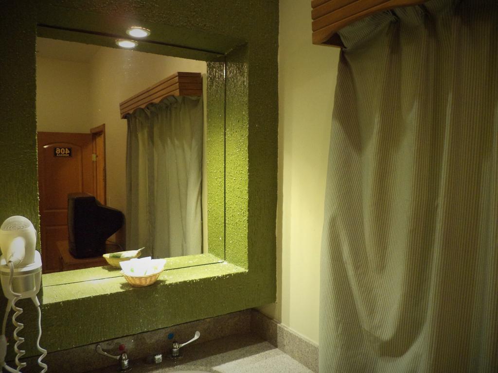 Hotel Diaz Tijuana Esterno foto