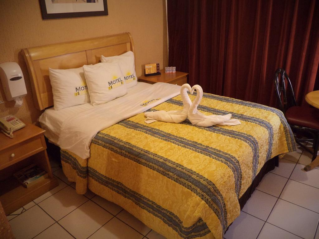 Hotel Diaz Tijuana Esterno foto